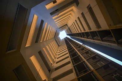 Binnipete: inside the tower core, looking up