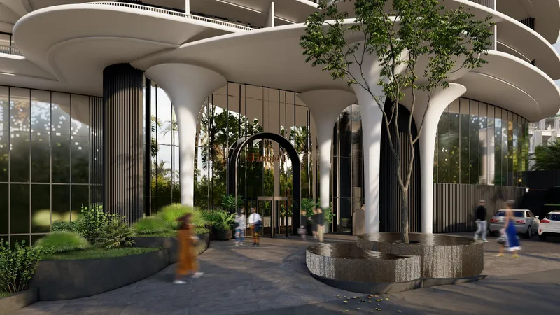 Mandrem: lobby with sculptural tree-like columns
